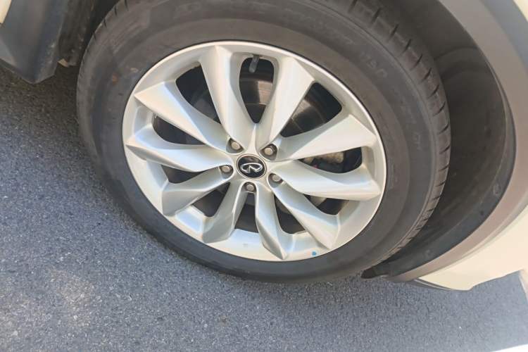 Used Infiniti QX50 2018 2.0T Four-Wheel Drive Elite Edition Right Front Wheel Hub