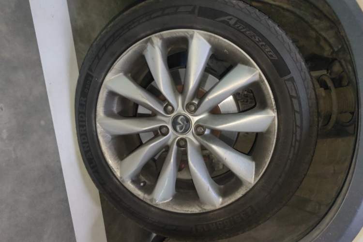 Used Infiniti QX50 2018 2.0T Four-Wheel Drive Elite Edition Right Front Wheel Hub