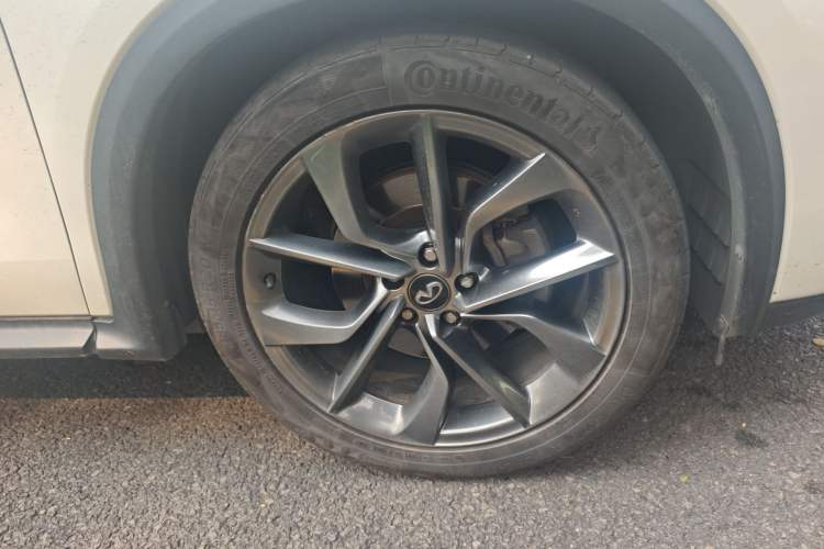 Used Infiniti QX50 2018 2.0T Four-Wheel Drive Flagship Edition Right Front Wheel Hub