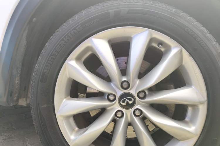 Used Infiniti QX50 2018 2.0T Two-Wheel-Drive Elite Edition Right Front Wheel Hub