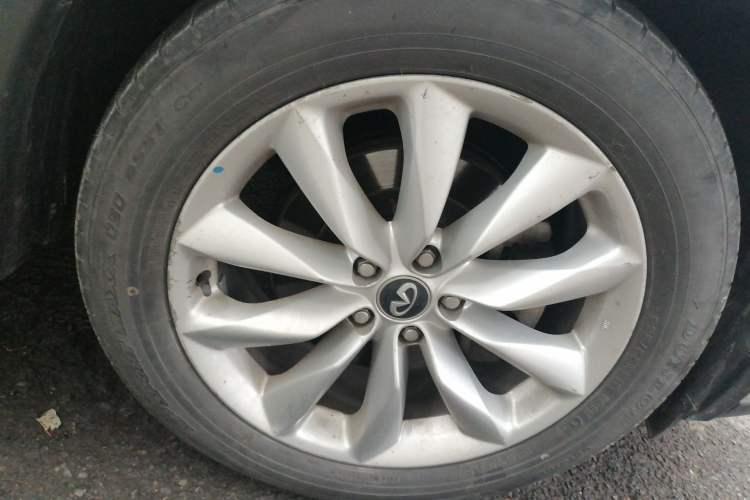 Used Infiniti QX50 2018 2.0T Four-Wheel Drive Elite Edition Right Front Wheel Hub