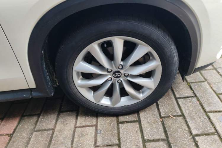 Used Infiniti QX50 2018 2.0T Four-Wheel Drive Elite Edition Right Front Wheel Hub