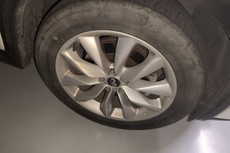 Used Infiniti QX50 2018 2.0T Four-Wheel Drive Elite Edition Right Front Wheel Hub
