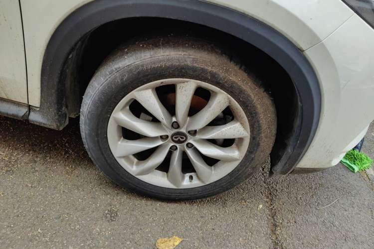 Used Infiniti QX50 2018 2.0T Four-Wheel Drive Elite Edition Right Front Wheel Hub