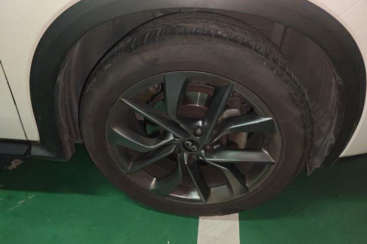 Used Infiniti QX50 2018 2.0T Four-Wheel Drive Luxury Edition Right Front Wheel Hub