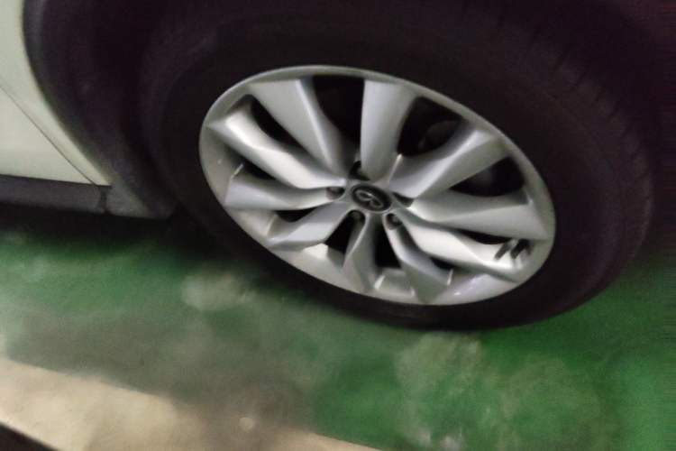 Used Infiniti QX50 2018 2.0T Four-Wheel Drive Elite Edition Right Front Wheel Hub