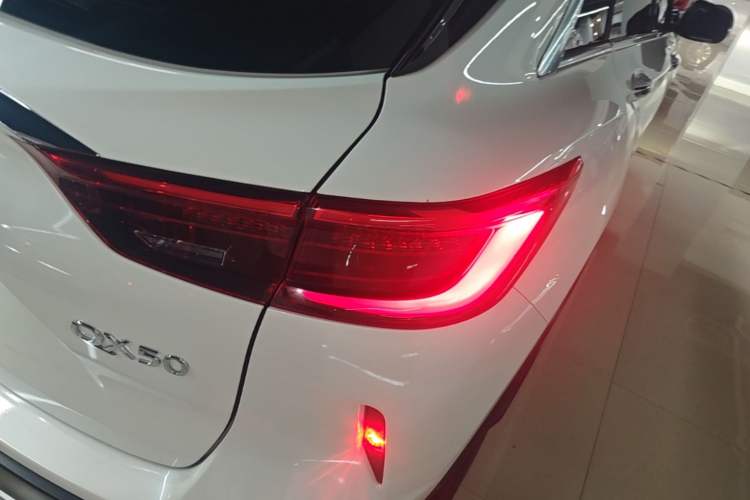 Used Infiniti QX50 2018 2.0T Four-Wheel Drive Elite Edition Right Rear Taillight