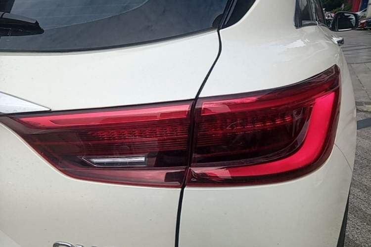 Used Infiniti QX50 2018 2.0T Two-Wheel Drive Fashion Edition Right Rear Taillight