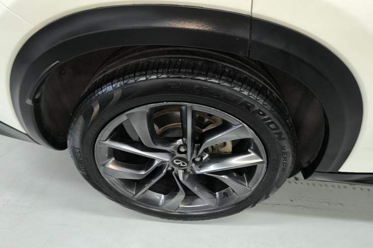 Used Infiniti QX50 2018 2.0T Four-Wheel Drive Smart Edition Right Rear Wheel Hub
