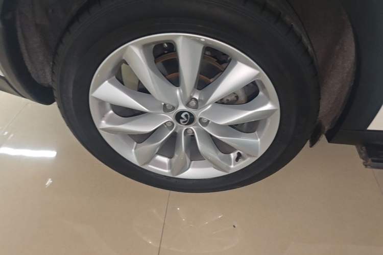 Used Infiniti QX50 2018 2.0T Four-Wheel Drive Elite Edition Right Rear Wheel Hub