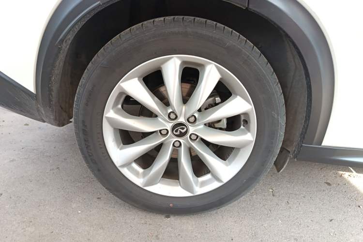 Used Infiniti QX50 2018 2.0T Four-Wheel Drive Smart Edition Right Rear Wheel Hub