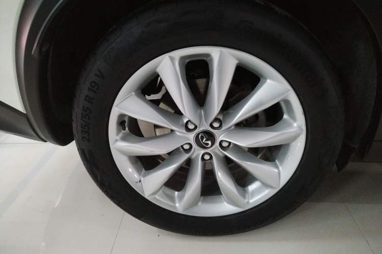 Used Infiniti QX50 2018 2.0T Four-Wheel Drive Smart Edition Right Rear Wheel Hub