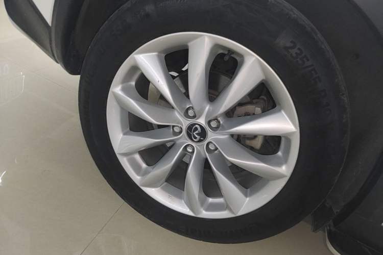 Used Infiniti QX50 2018 2.0T Four-Wheel Drive Smart Edition Right Rear Wheel Hub