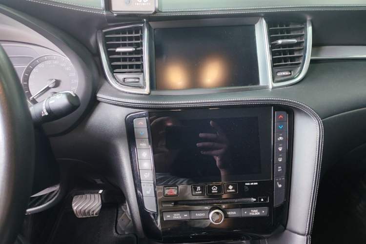 Used Infiniti QX50 2020 2.0T Two-Wheel Drive Fashion Edition Audio And AC Panel