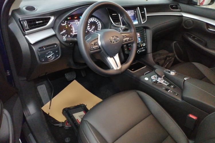 Used Infiniti QX50 2020 Revised Version 2.0T Two-Wheel Drive Fashion Edition Center Console