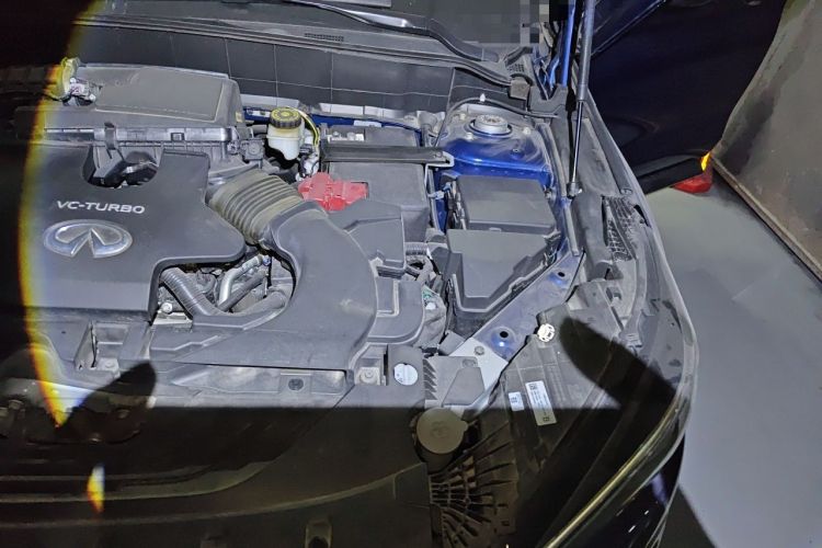 Used Infiniti QX50 2020 2.0T Two-Wheel Drive Fashion Edition Engine Bay Left