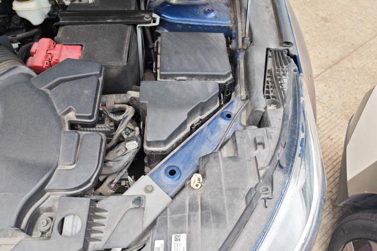 Used Infiniti QX50 2020 2.0T Two-Wheel Drive Fashion Edition Engine Bay Left