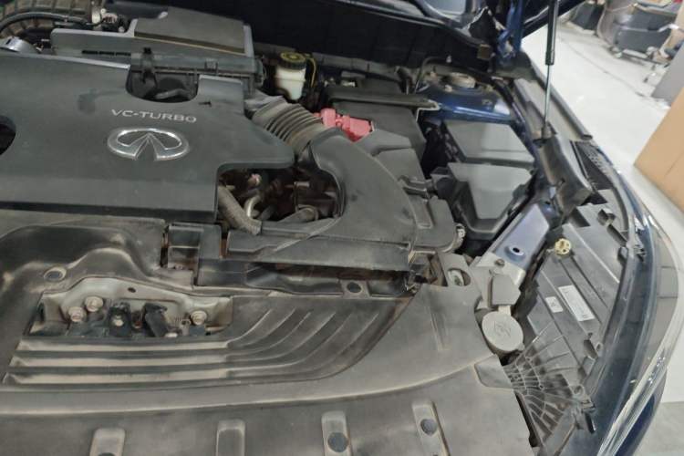 Used Infiniti QX50 2020 2.0T Two-Wheel Drive Fashion Edition Engine Bay Left