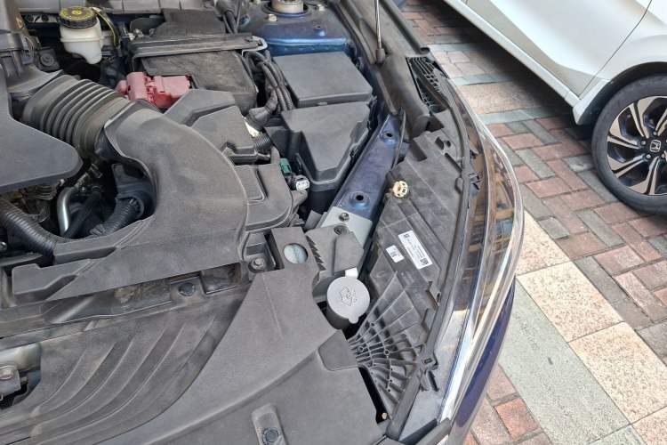 Used Infiniti QX50 2020 2.0T All-Wheel-Drive Elite Version Engine Bay Left