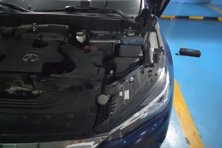 Used Infiniti QX50 2020 2.0T All-Wheel-Drive Elite Version Engine Bay Left