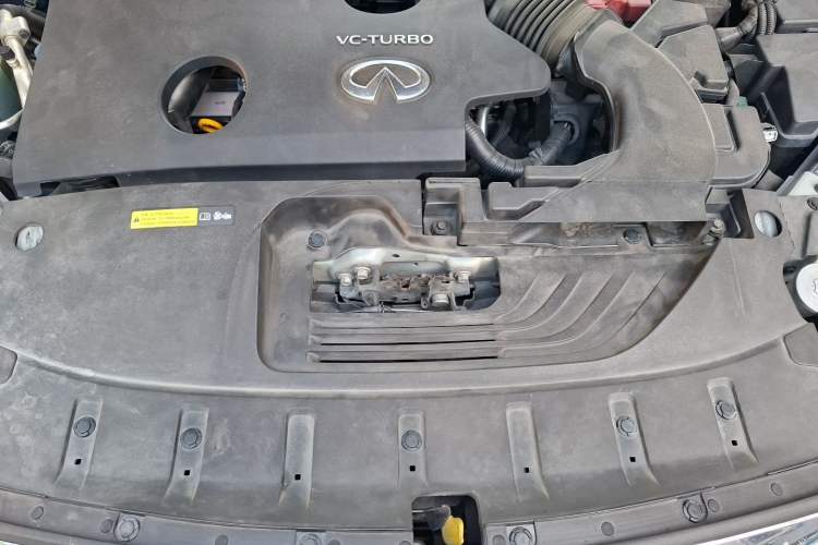 Used Infiniti QX50 2020 2.0T All-Wheel-Drive Elite Version Engine Bay