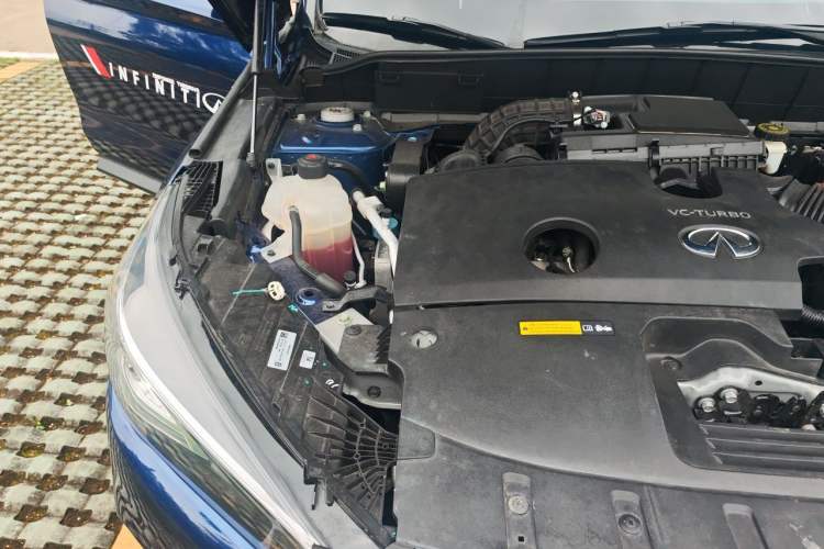 Used Infiniti QX50 2020 2.0T Two-Wheel Drive Fashion Edition Engine Bay Right