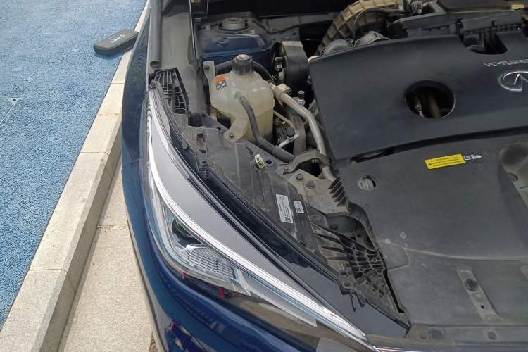 Used Infiniti QX50 2020 2.0T Two-Wheel Drive Fashion Edition Engine Bay Right