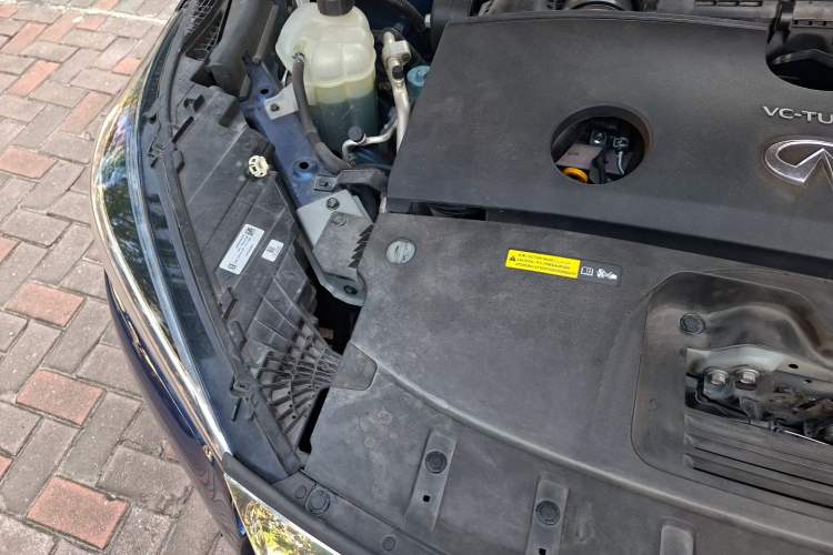 Used Infiniti QX50 2020 2.0T All-Wheel-Drive Elite Version Engine Bay Right