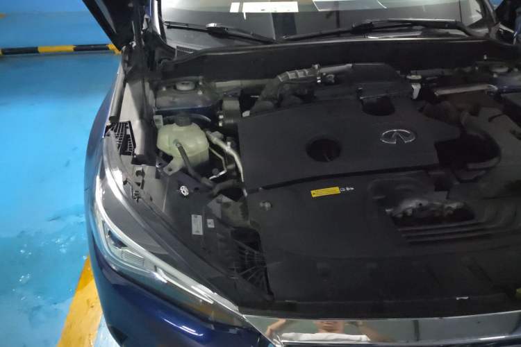 Used Infiniti QX50 2020 2.0T All-Wheel-Drive Elite Version Engine Bay Right