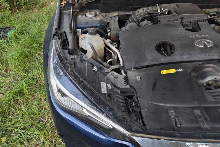 Used Infiniti QX50 2020 2.0T All-Wheel-Drive Elite Version Engine Bay Right