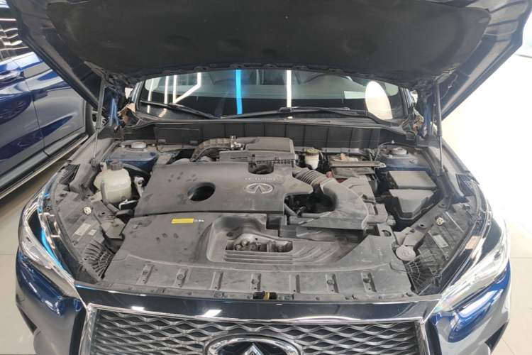 Used Infiniti QX50 2020 2.0T Two-Wheel Drive Fashion Edition Engine Bay