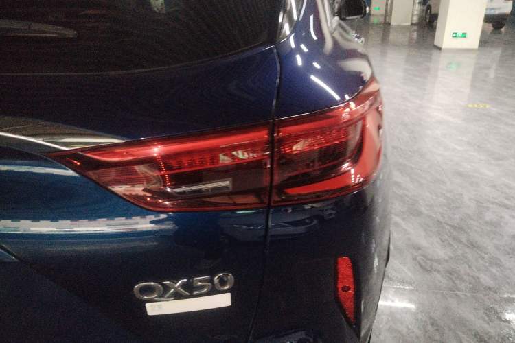 Used Infiniti QX50 2020 2.0T Two-Wheel Drive Fashion Edition Exterior 3