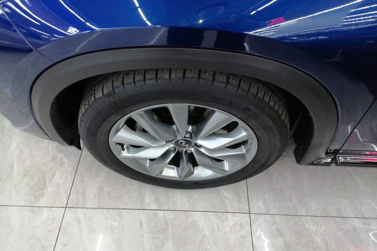 Used Infiniti QX50 2020 Revised Version 2.0T Two-Wheel Drive Fashion Edition Left Front Wheel Hub