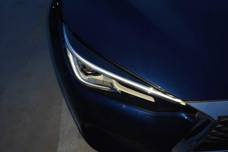 Used Infiniti QX50 2020 Revised Version 2.0T Two-Wheel Drive Fashion Edition Right Front Headlight