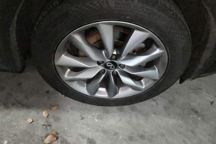 Used Infiniti QX50 2020 Revised Version 2.0T Two-Wheel Drive Fashion Edition Right Front Wheel Hub