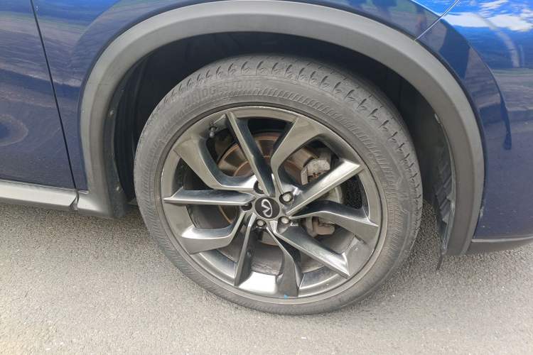 Used Infiniti QX50 2020 2.0T Four-Wheel Drive Navigation Edition Right Front Wheel Hub