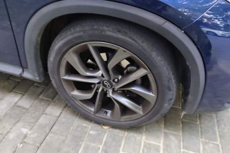 Used Infiniti QX50 2020 Revised Version 2.0T Four-Wheel Drive Flagship Edition Right Front Wheel Hub