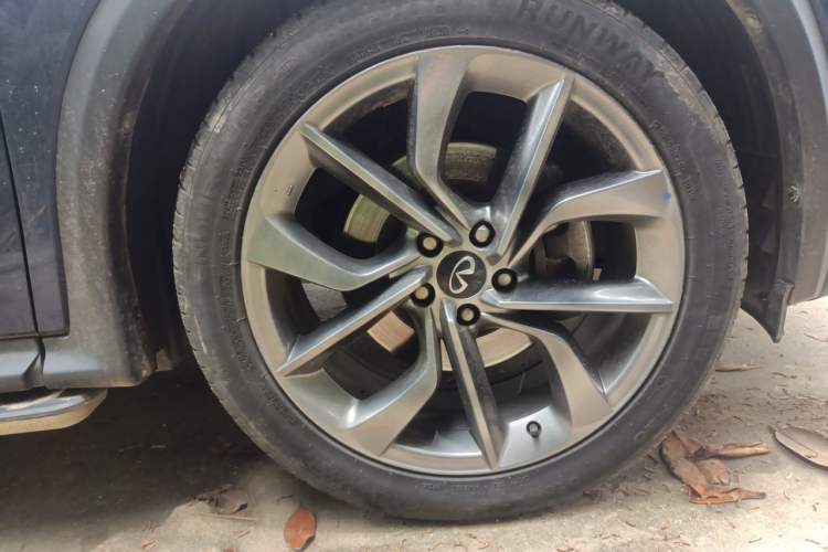 Used Infiniti QX50 2020 Revised Version 2.0T All-Wheel Drive Navigation Edition Right Front Wheel Hub