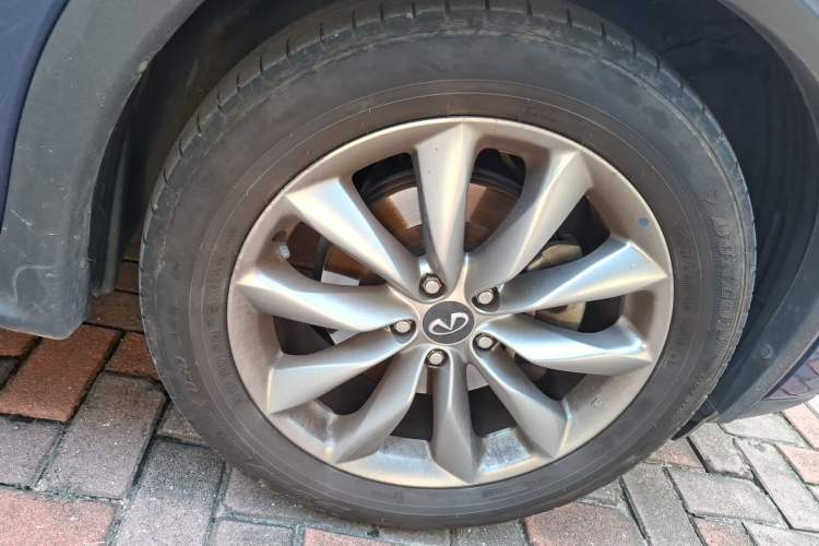Used Infiniti QX50 2020 2.0T All-Wheel-Drive Elite Version Right Front Wheel Hub
