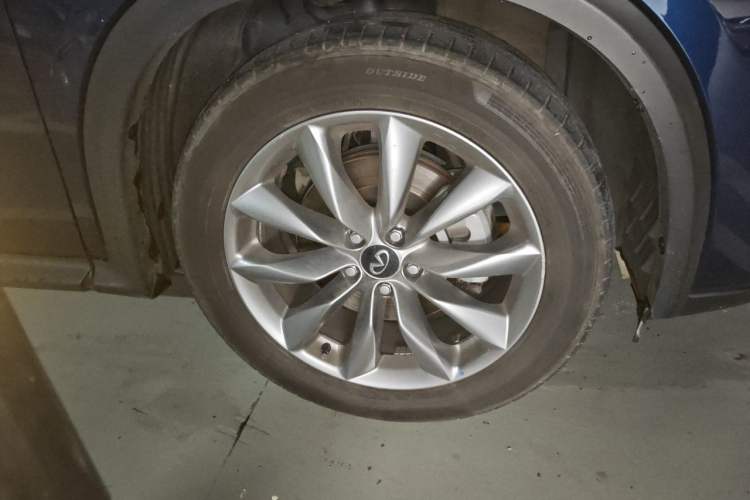 Used Infiniti QX50 2020 2.0T All-Wheel-Drive Elite Version Right Front Wheel Hub