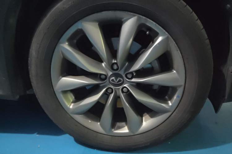 Used Infiniti QX50 2020 2.0T All-Wheel-Drive Elite Version Right Front Wheel Hub