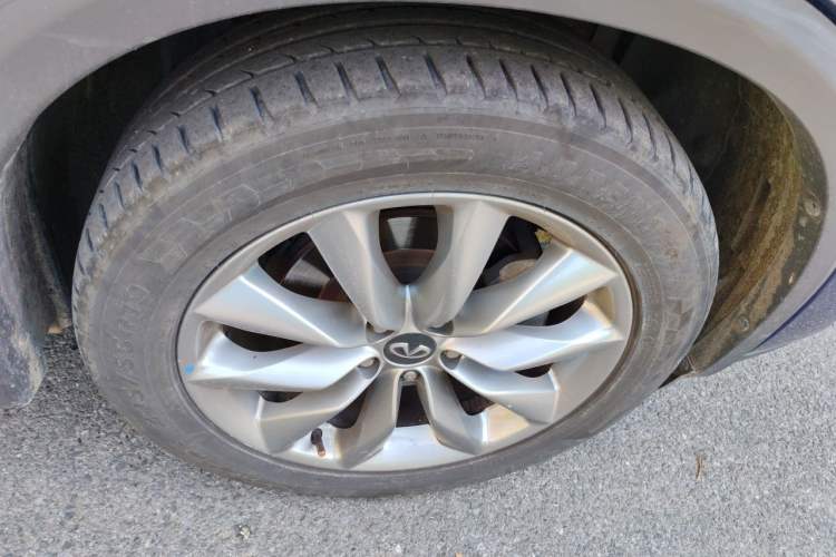 Used Infiniti QX50 2020 Revised Version 2.0T Two-Wheel Drive Fashion Edition Right Front Wheel Hub