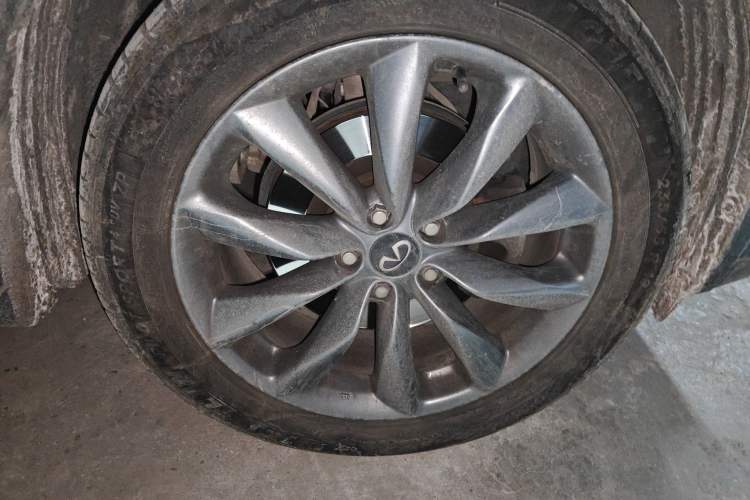 Used Infiniti QX50 2020 2.0T All-Wheel-Drive Elite Version Right Front Wheel Hub