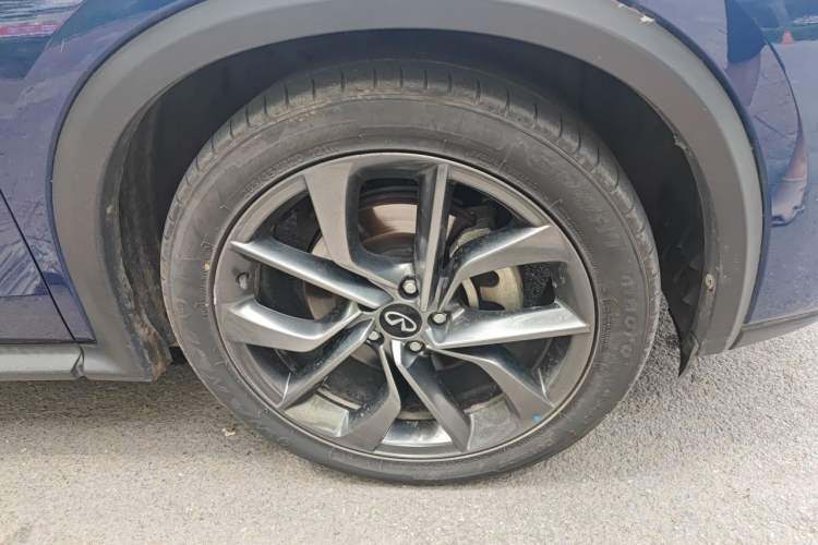 Used Infiniti QX50 2020 2.0T Four-Wheel Drive Flagship Edition Right Front Wheel Hub
