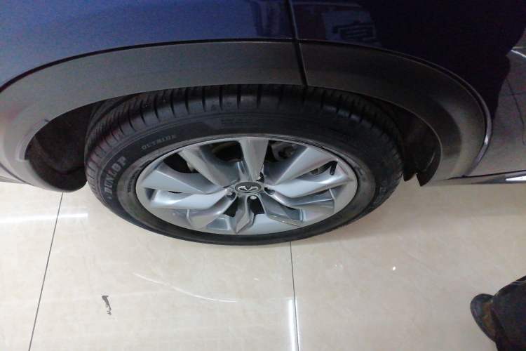 Used Infiniti QX50 2020 Revised Version 2.0T Two-Wheel Drive Fashion Edition Right Rear Wheel Hub
