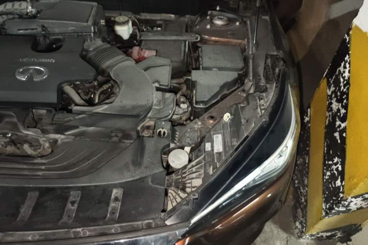 Used Infiniti QX50 2020 2.0T Two-Wheel Drive Fashion Edition Engine Bay Left