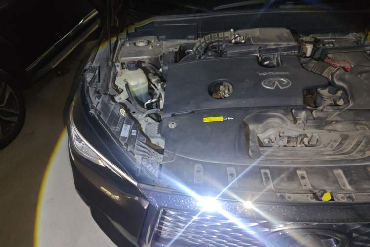 Used Infiniti QX50 2020 2.0T All-Wheel-Drive Elite Version Engine Bay Right
