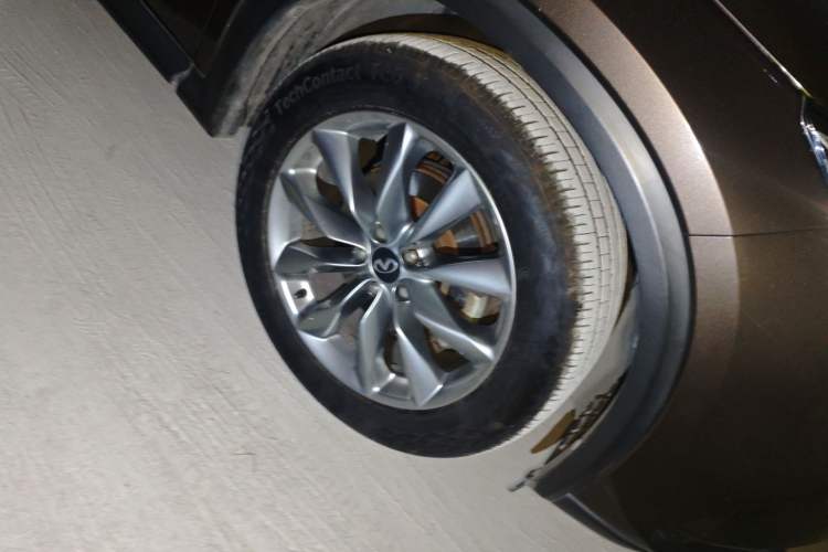 Used Infiniti QX50 2020 2.0T All-Wheel-Drive Elite Version Right Front Wheel Hub