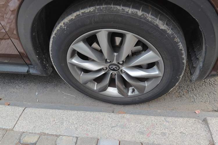 Used Infiniti QX50 2020 Revised Version 2.0T All-Wheel Drive Elite Edition Right Front Wheel Hub