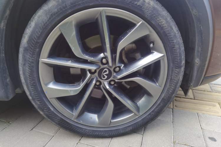 Used Infiniti QX50 2020 2.0T Four-Wheel Drive Flagship Edition Right Front Wheel Hub